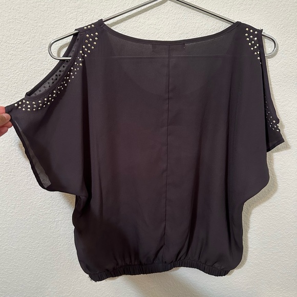 🍩PENELOPE🍩 Brown Cold Shoulder Rhinestone Stud Detail Batwing Top - Picture 2 of 11